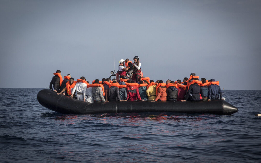 [COMMUNIQUE]  73 personnes secourues d’un bateau surchargé samedi par l’Aquarius SOS Méditerranée