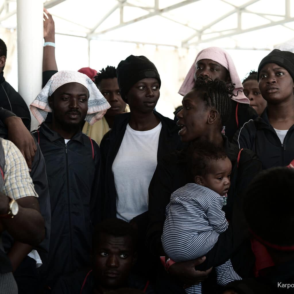 [TÉMOIGNAGE] « Je ne sais pas comment j’ai réussi à rattraper le bateau. Je ne sais pas nager.» - Zeineb, 19 ans, rescapée secourue par l'Aquarius SOS Méditerranée