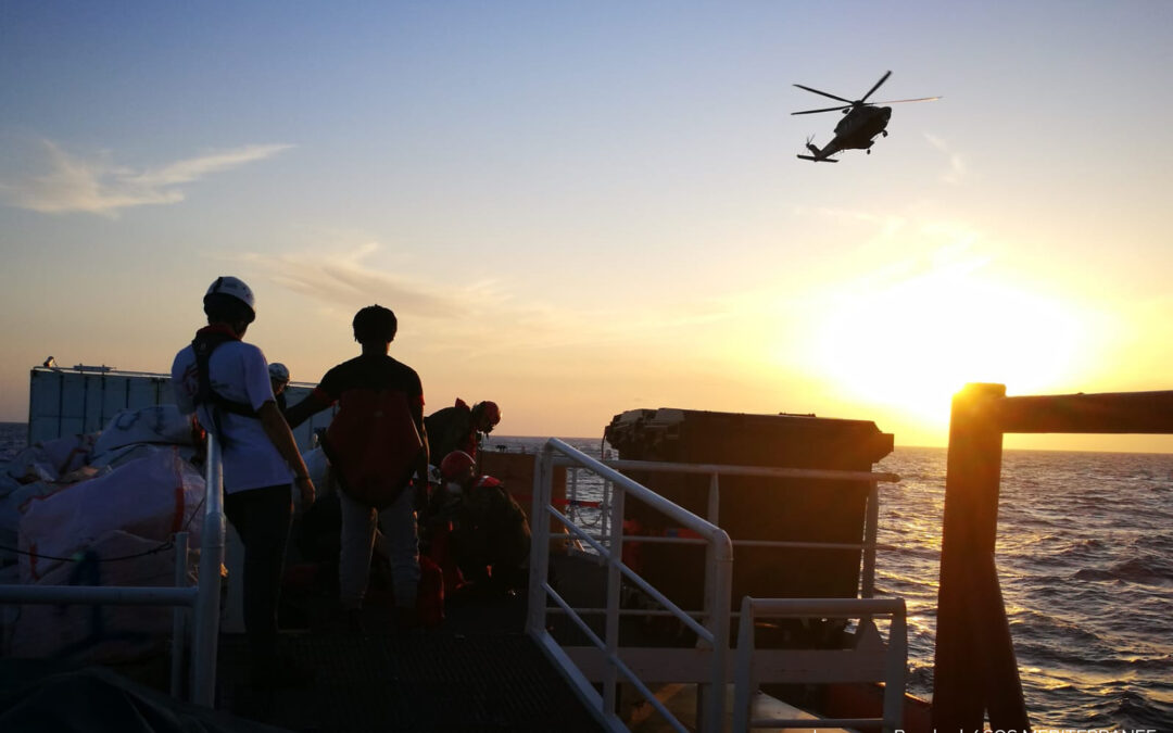 [COMMUNIQUÉ] Après deux opérations et une évacuation médicale, l'Ocean Viking attend toujours un lieu sûr pour débarquer 82 survivants SOS Méditerranée