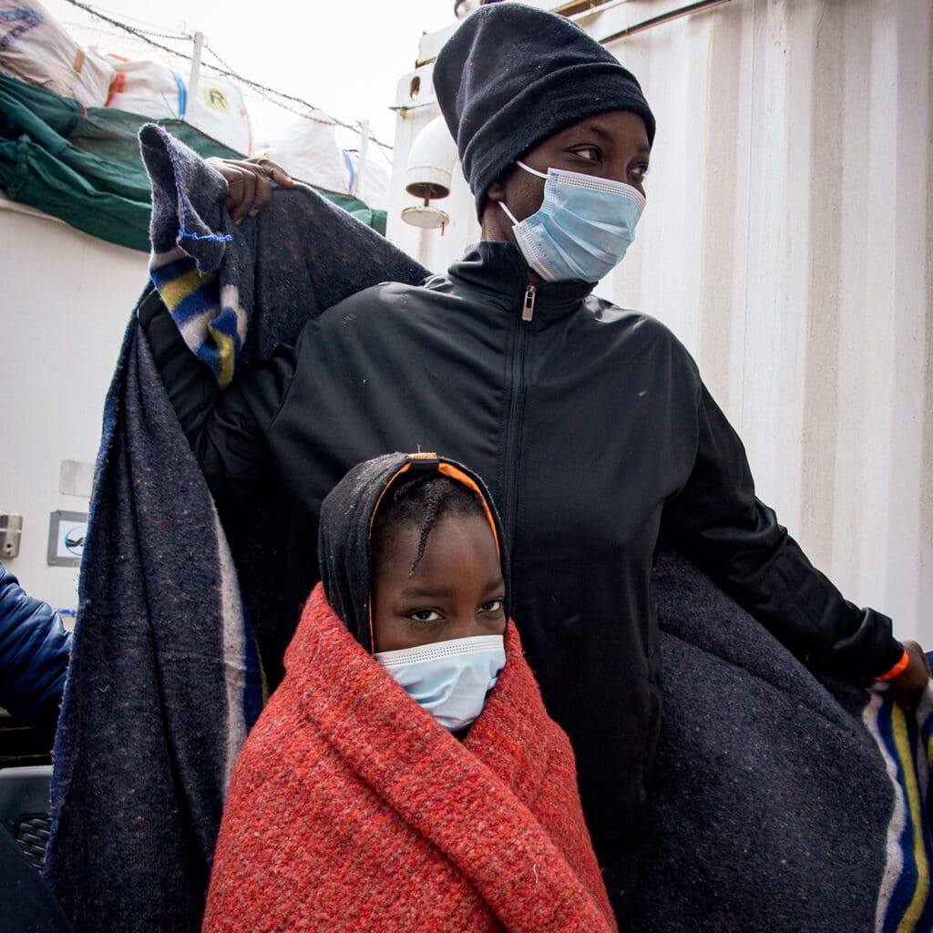 [TÉMOIGNAGE] Djewada Camara, rescapée à bord de l'Ocean Viking : « Je suis partie pour demander de l’aide, pour que ma fille reste vivante. » SOS Méditerranée