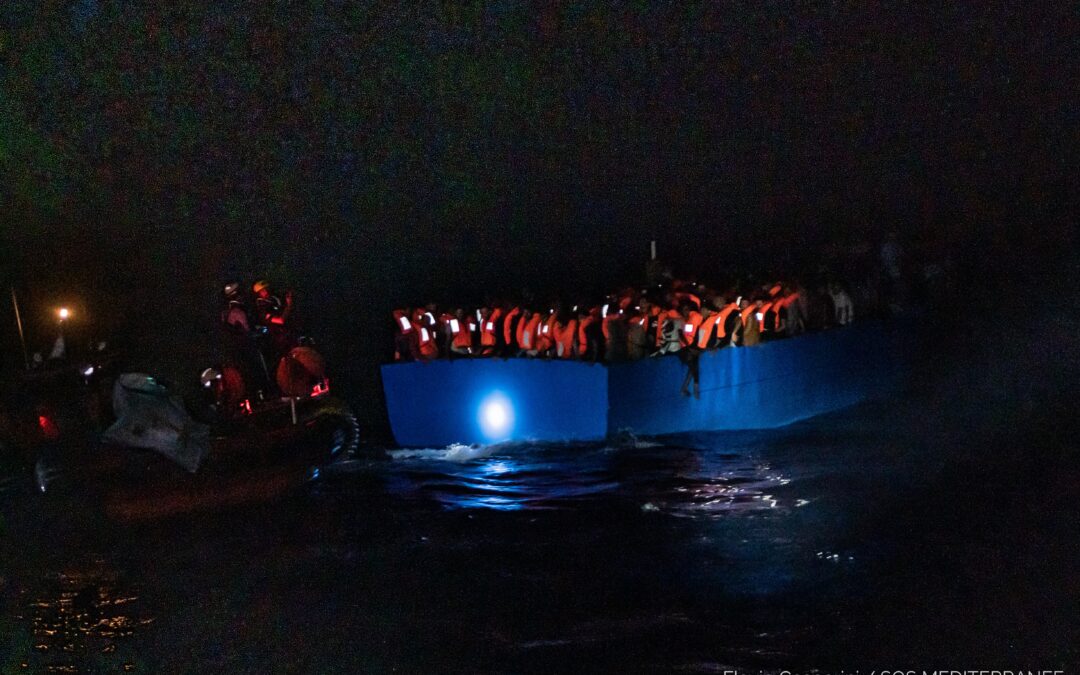 [TÉMOIGNAGE] Fulvia, marin-sauveteuse – « …Tout le monde criait pour demander de prendre les bébés et les enfants, mais il nous était impossible de les atteindre au début. »  SOS Méditerranée