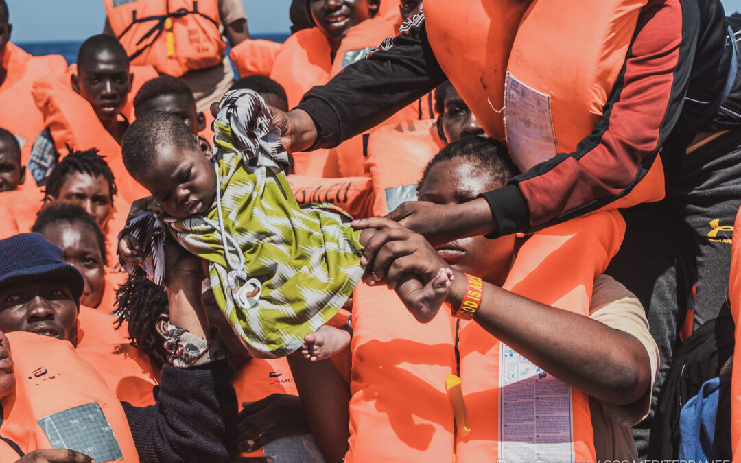 [DERRIÈRE L’OBJECTIF] « Prenez le bébé avant qu’il ne soit trop tard » Flavio Gasperini, photographe SOS Méditerranée