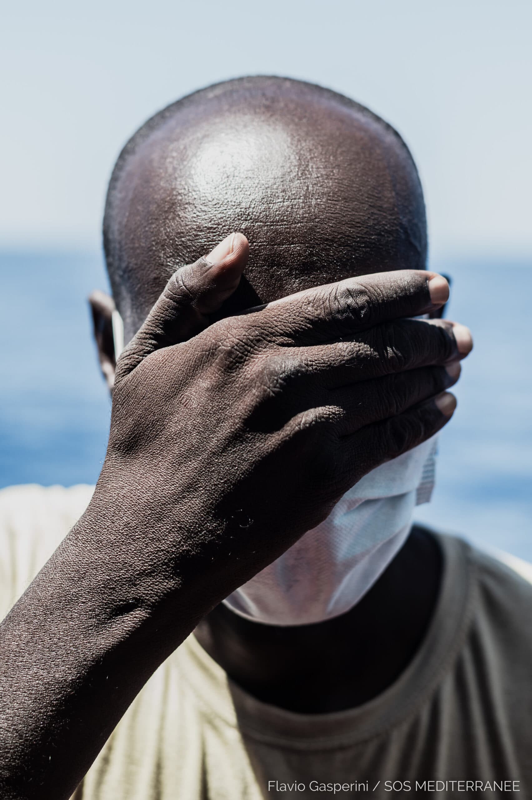 [TÉMOIGNAGE] Moustady, rescapé secouru par l'Ocean Viking : « En Libye, un noir, c'est de l'argent. » SOS Méditerranée