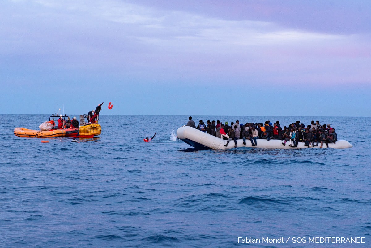 [COMMUNIQUE DE PRESSE] SOS MEDITERRANEE/MSF : L’Aquarius exhorte les gouvernements européens à désigner au plus vite un lieu sûr de débarquement après deux sauvetages en Méditerranée SOS Méditerranée
