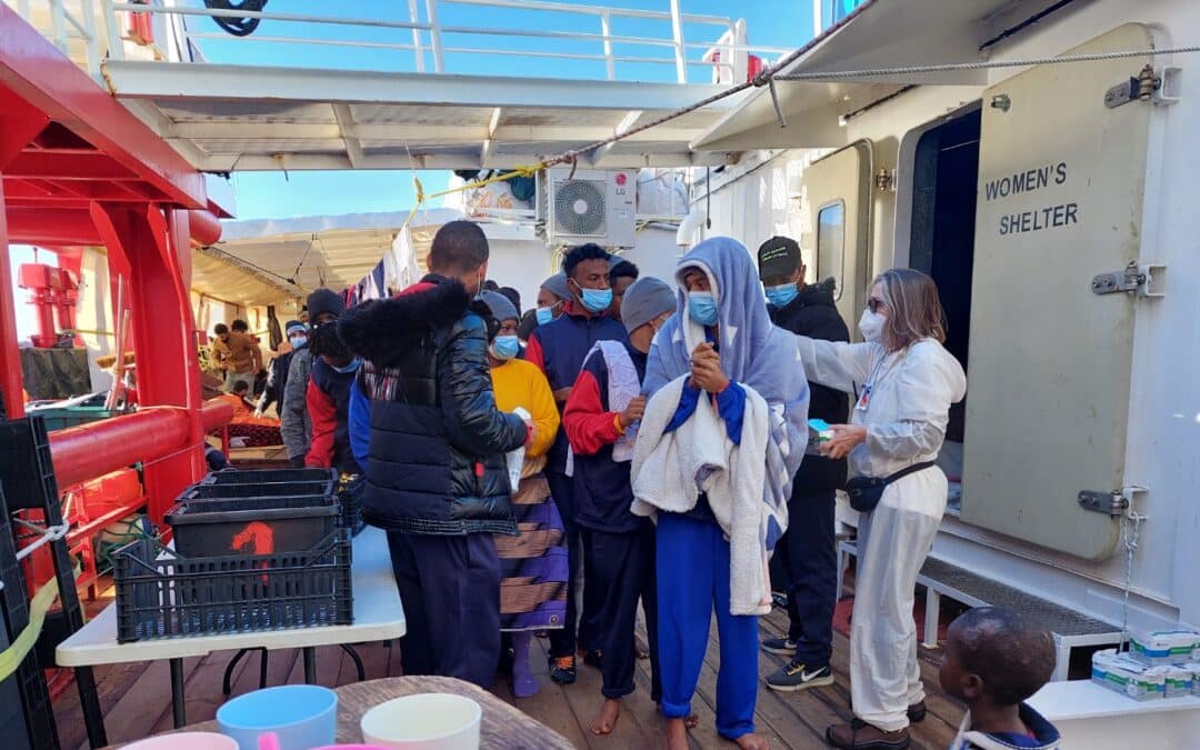 [COMMUNIQUÉ] Les personnes rescapées à bord de l’Ocean Viking doivent débarquer de toute urgence dans un lieu sûr SOS Méditerranée